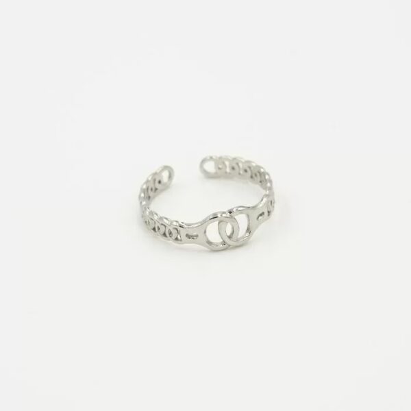 Ring connected zilver